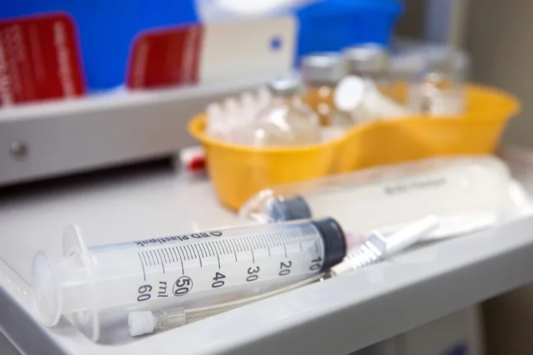 ФАС пересмотрит «невыгодные цены» на вакцины Пентаксим и Превенар-13