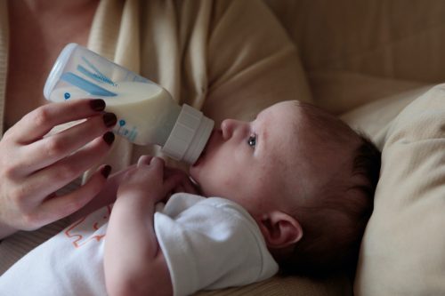 Смесь на коровьем молоке снижает риск пищевой аллергии у детей